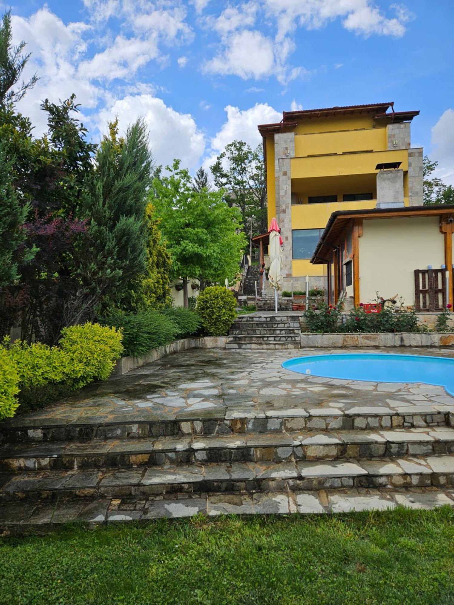 Family Hotel Komhotel Berkovica Exteriér fotografie