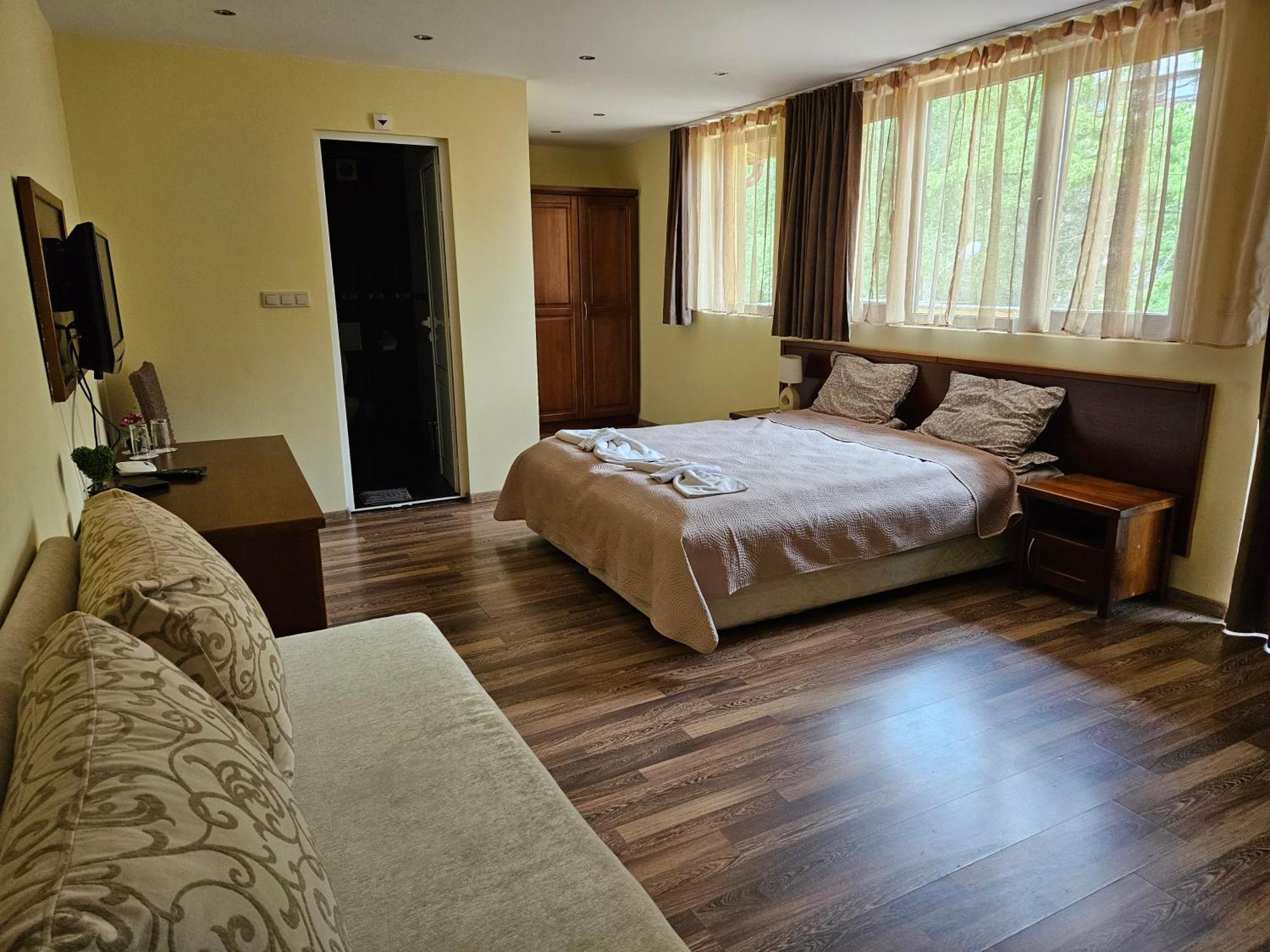 Family Hotel Komhotel Berkovica Exteriér fotografie