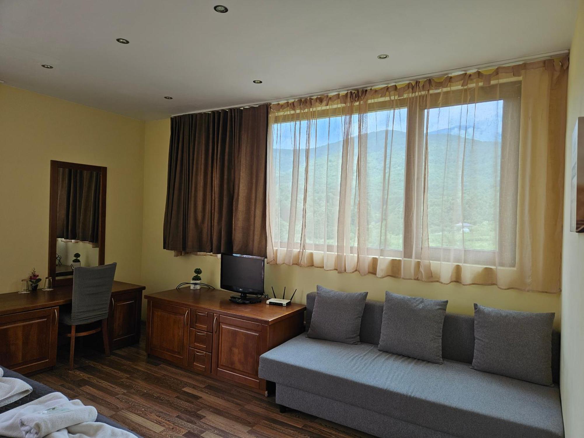 Family Hotel Komhotel Berkovica Exteriér fotografie