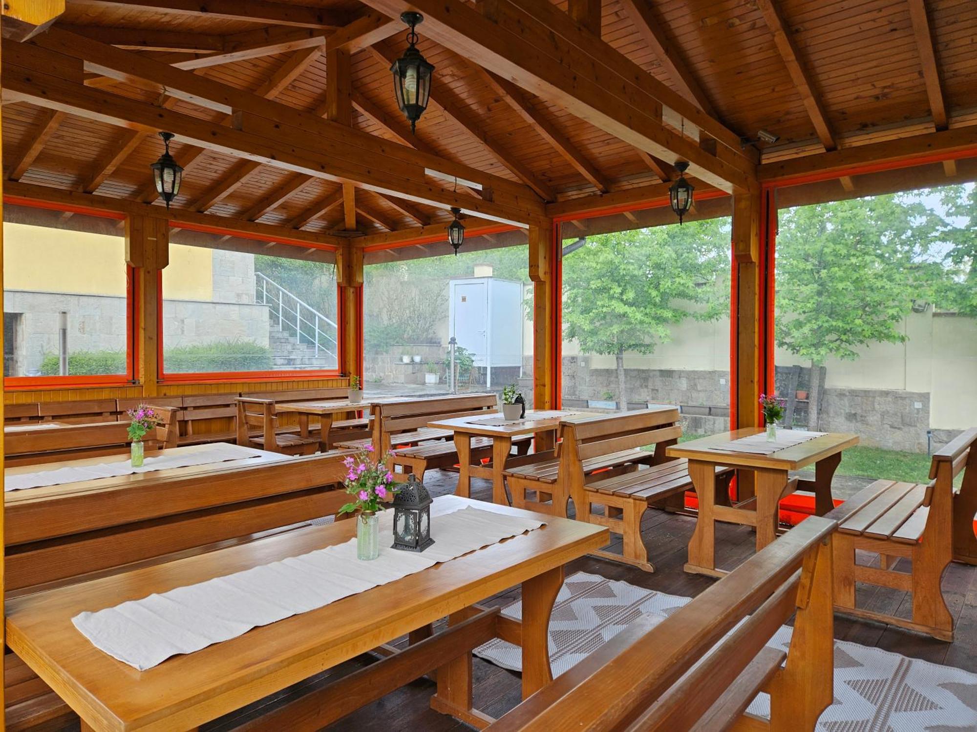Family Hotel Komhotel Berkovica Exteriér fotografie