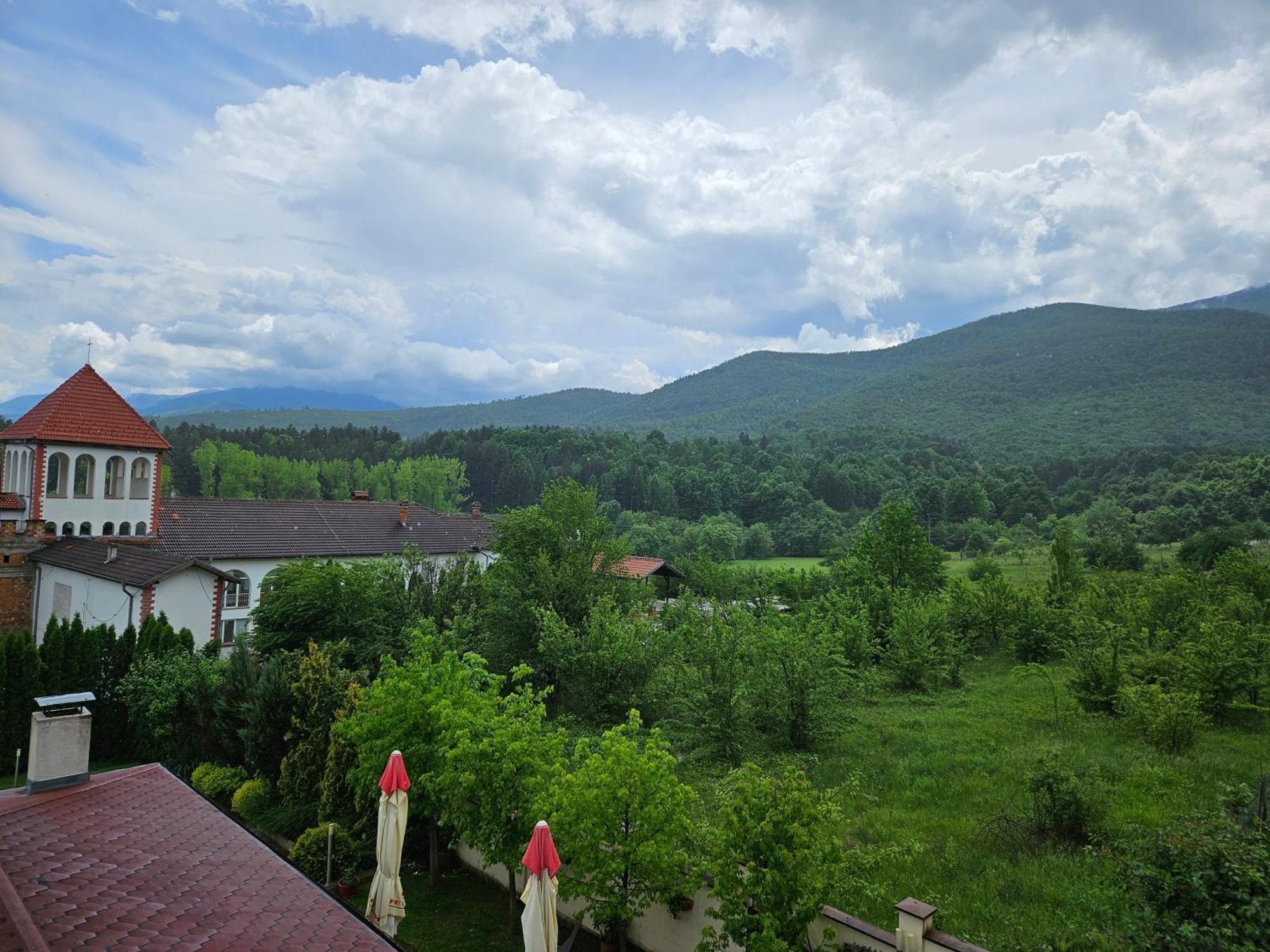 Family Hotel Komhotel Berkovica Exteriér fotografie