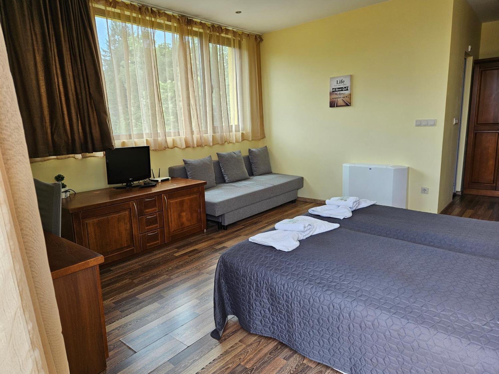 Family Hotel Komhotel Berkovica Exteriér fotografie