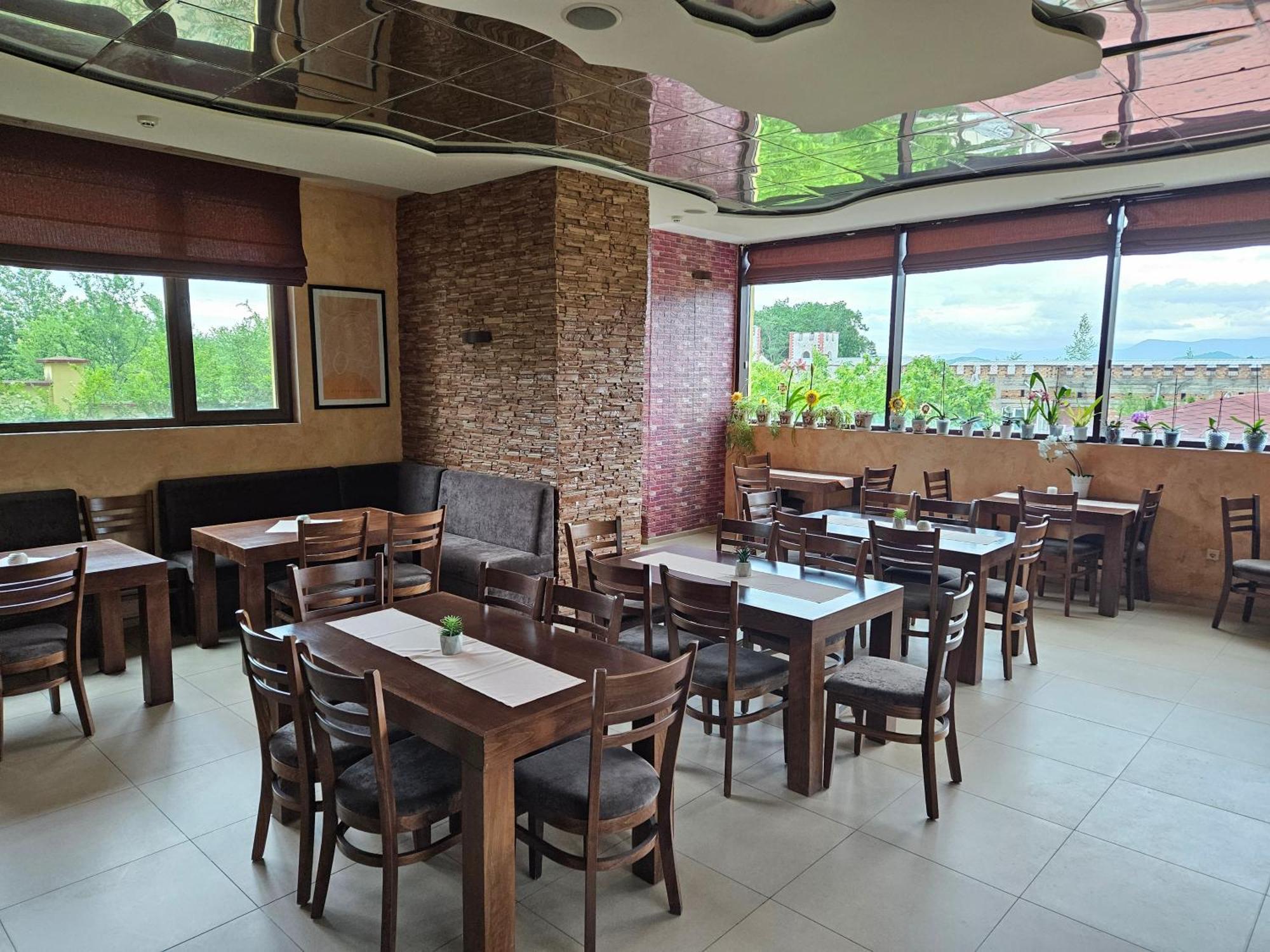 Family Hotel Komhotel Berkovica Exteriér fotografie