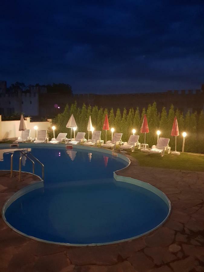 Family Hotel Komhotel Berkovica Exteriér fotografie
